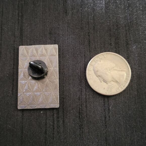 Morticia and Gomez Addams family "the lovers" tarot card enamel lapel pin - Picture 3 of 3